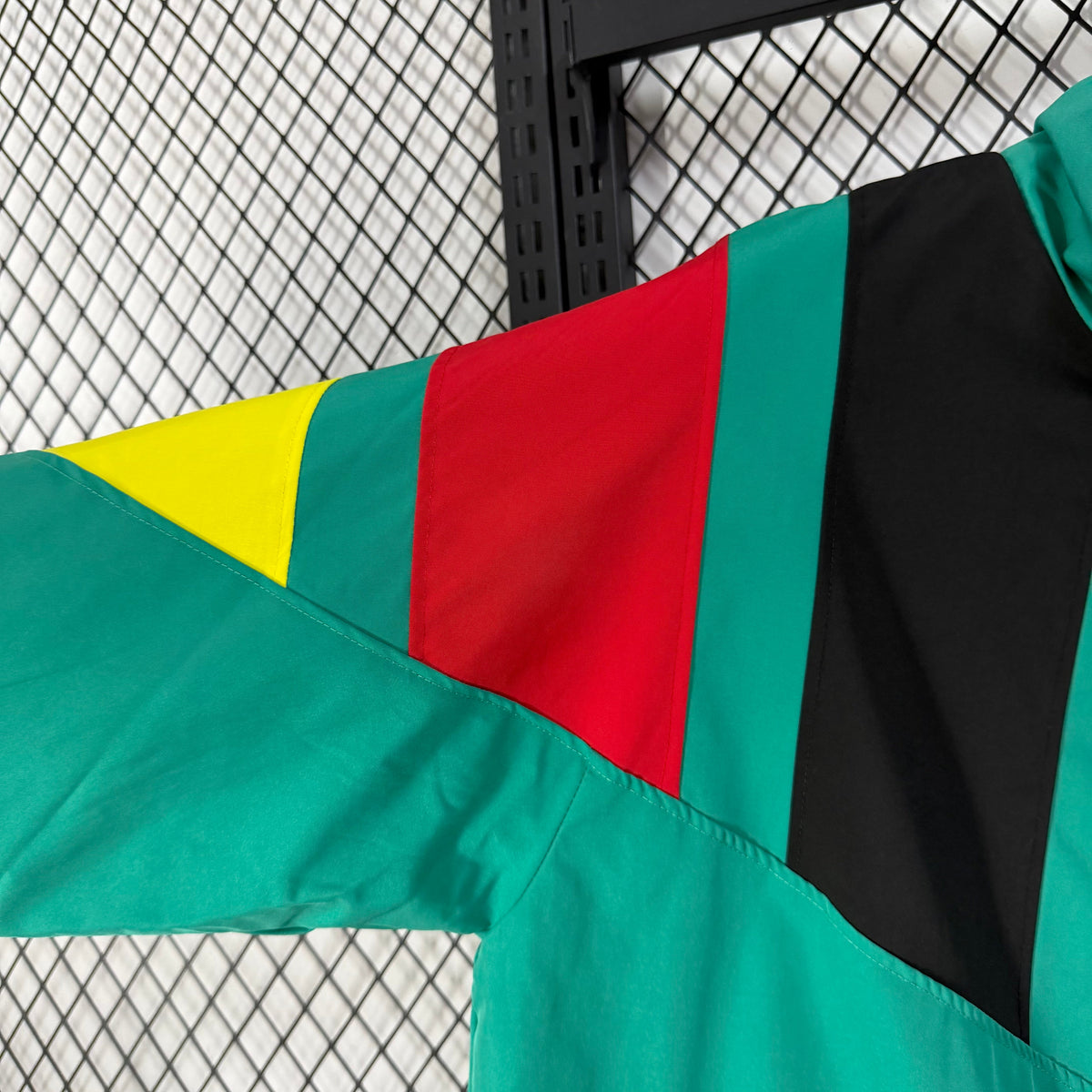 Cortavientos Alemania EQT Track Top