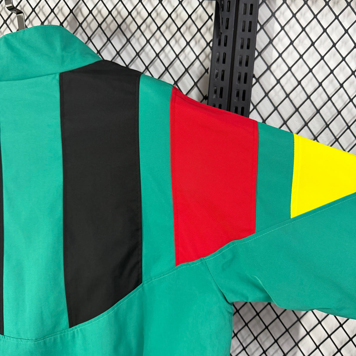 Cortavientos Alemania EQT Track Top